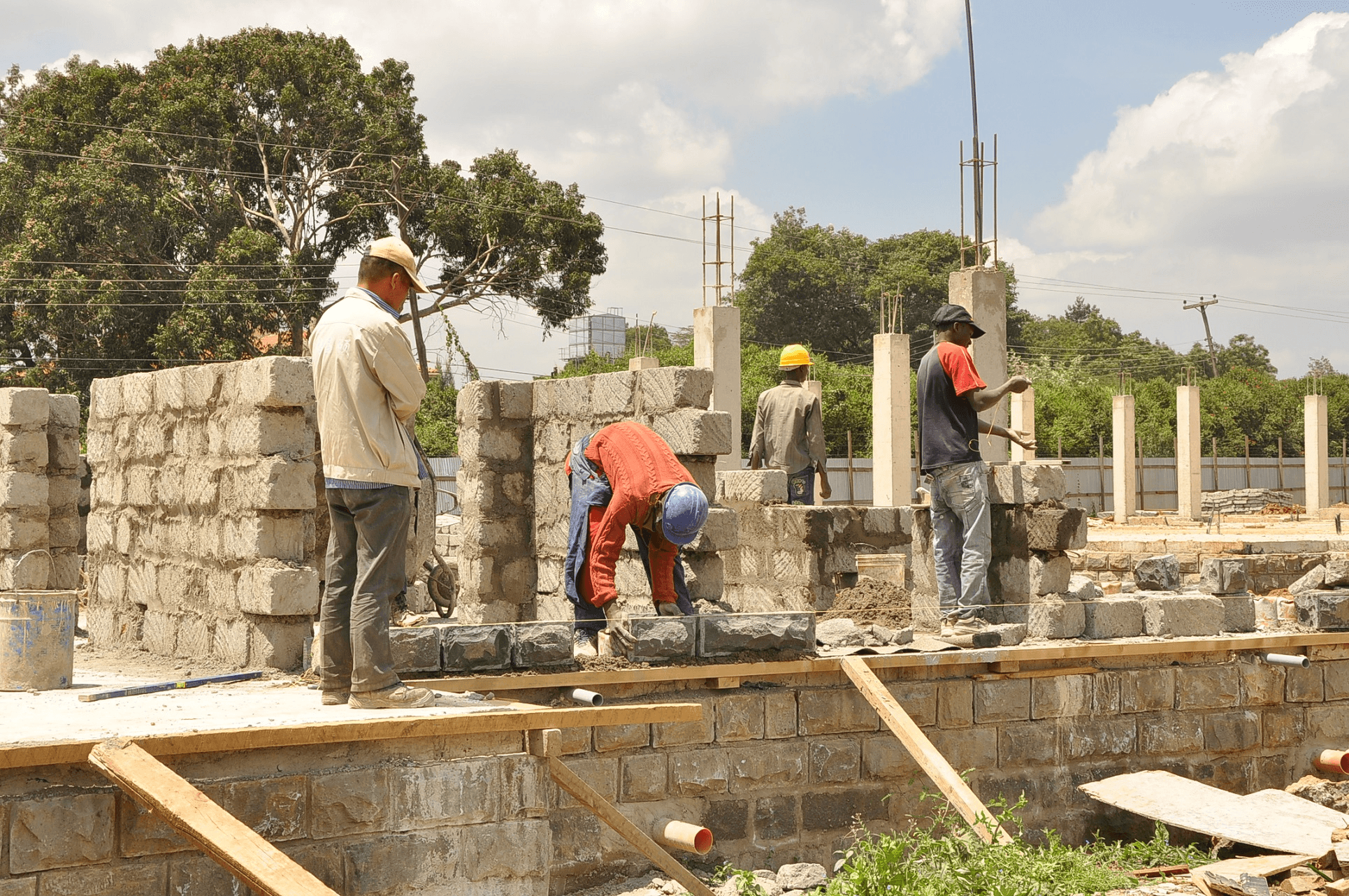 Artisans a Cotonou Benin - plombier, electricien, macon