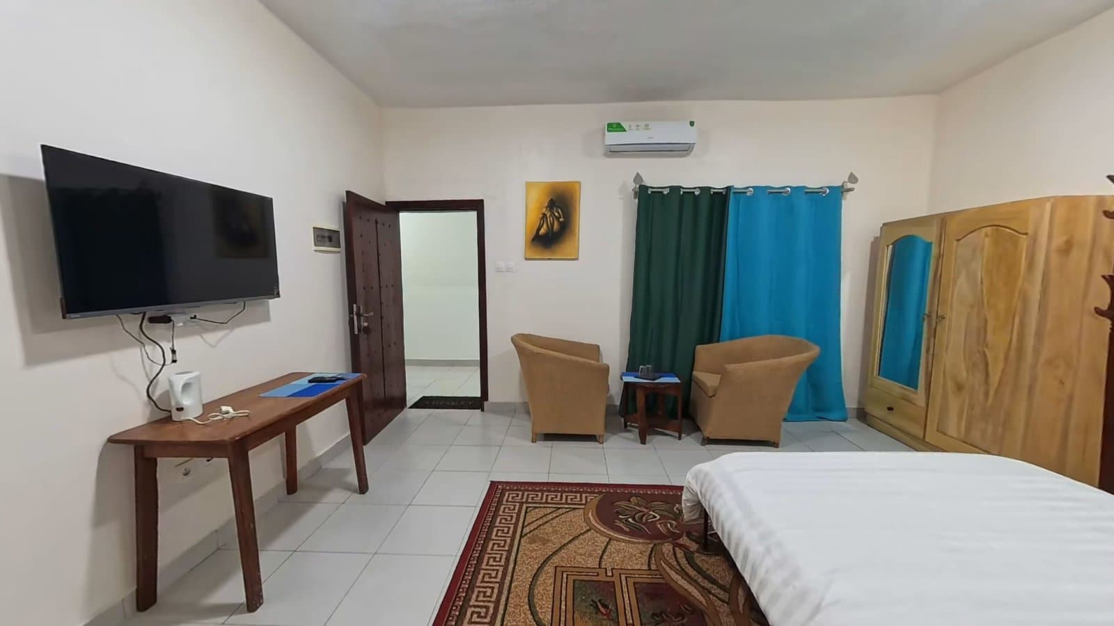 Captain Purunchi · Restaurant & Appartements meublés à Cotonou — Location courte durée, chambres, studios, suites